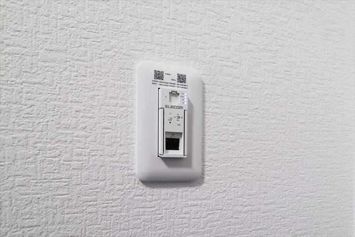 壁に埋め込むタイプのWi-Fi無線LANアクセスポイント